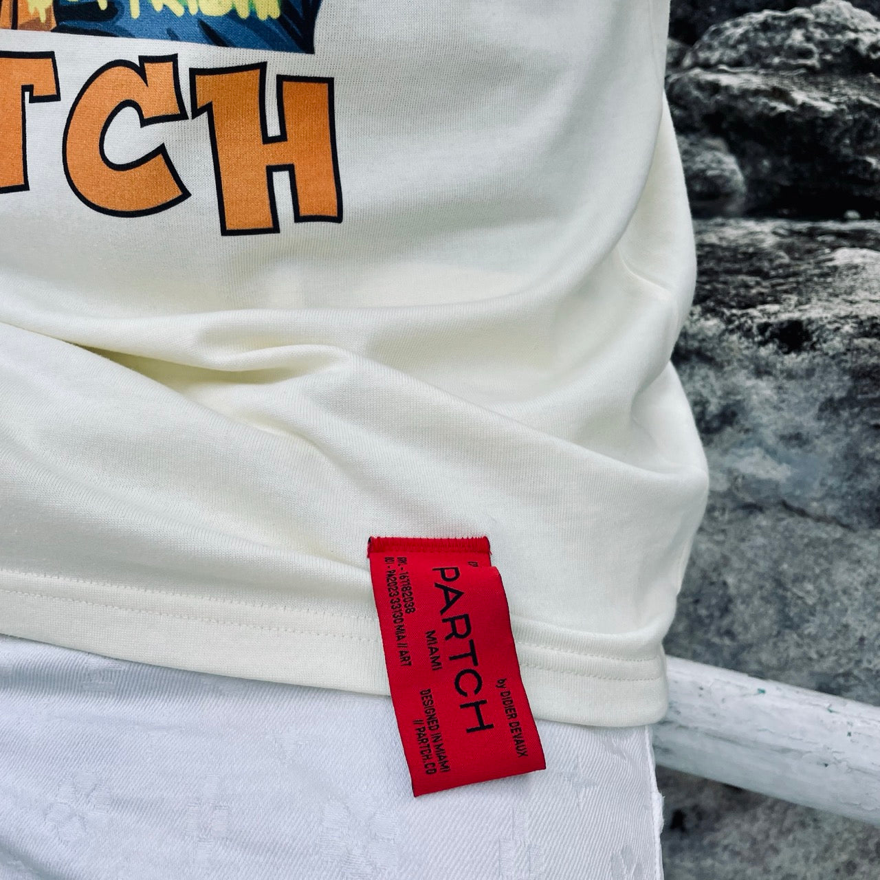 Beige Oversized Tee Mona Lisa with Red Label | PARTCH Miami